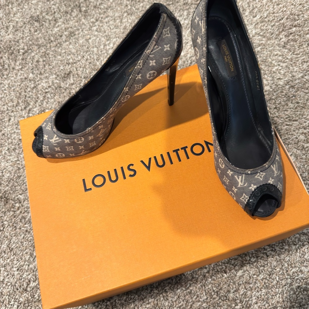 Louis Vuitton Monogram Black and Brown Heels - Picture 2 of 4